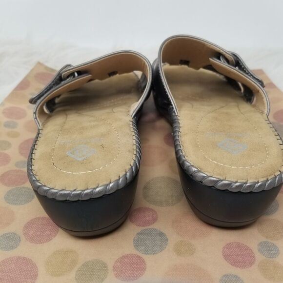 Dream Pairs Slip On Shoes. Size 8 - Picture 3 of 7